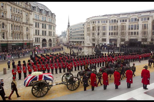 AP - La procesi&#243;n con el feretro de la exprimera ministra Margaret Thatcher fue acompa&#241;ada por la tropa real de artiller&#237;a