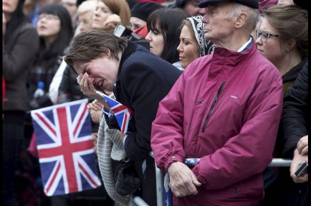 Reuters - El p&#250;blico presente en el desfile f&#250;nebre manifest&#243; su tristeza ante la muerte de Margaret Thatcher.