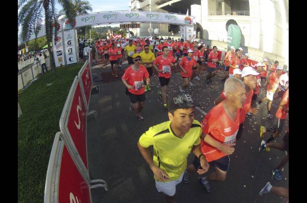 Esteban Jaramillo y Sebastián Salazar - Más de 10 mil competidores se dieron cita en esta histórica cita deportiva que se corría en las modalidades de 5, 10, 21 y 42 kilómetros.