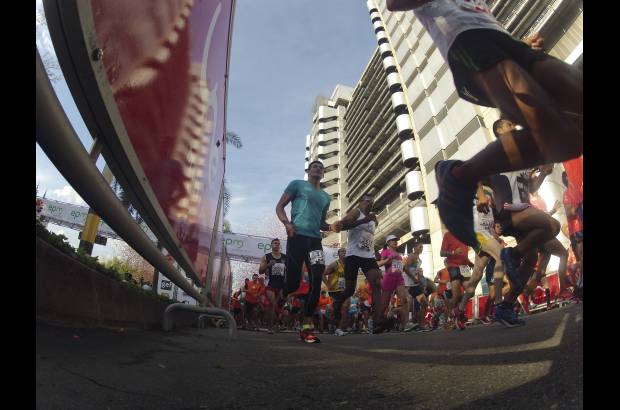Esteban Jaramillo y Sebastián Salazar - Más de 10 mil competidores se dieron cita en esta histórica cita deportiva que se corría en las modalidades de 5, 10, 21 y 42 kilómetros.