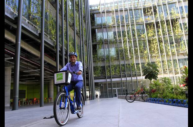 FOTO EL COLOMBIANO - Un complejo para la tecnolog&#237;a, ejemplo de arquitectura y s&#237;mbolo urbano de la ciudad competitiva e innovadora que se promueve desde la Administraci&#243;n P&#250;blica. Desde all&#237; se potencian nuevos negocios basados en el conocimiento.