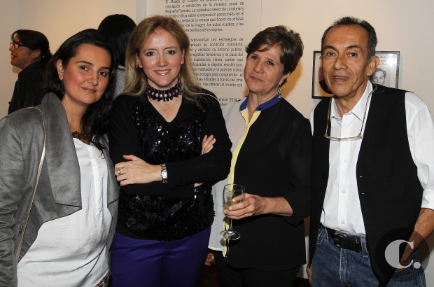 FOTO JAIME P&#201;REZ - La artista Sandra de Bedout, Lucrecia Piedrah&#237;ta, muse&#243;loga y curadora de la muestra, Alicia P&#233;rez y Luis Castro.