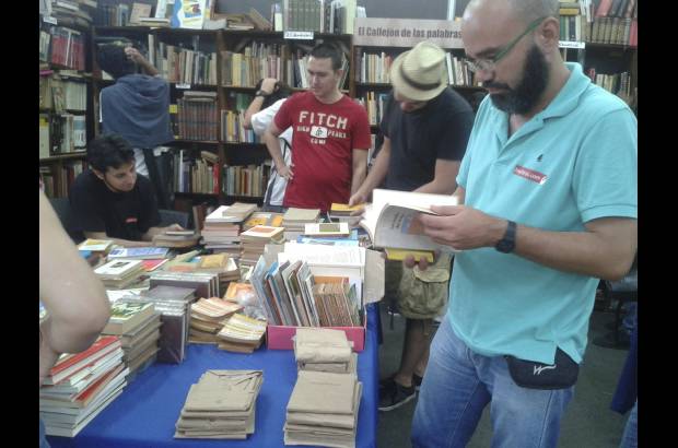 Juan David Montoya - El callej&#243;n de las palabras. Pregunte por los libros sorpresa, &quot;los &#250;nicos aprobados por la Asociaci&#243;n de sorpresolog&#237;a&quot;