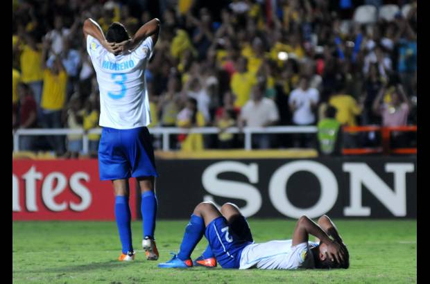 Colprensa - Los centroamericanos pueden irse con la cabeza en alto. Esta vez el rev&#233;s no fue un aluvi&#243;n de goles en contra y hasta terminaron avasallando el arco portugu&#233;s. A tres minutos del final, un zapatazo de Kevin Morales se estrell&#243; en el palo para negarle el empate a los chapines.