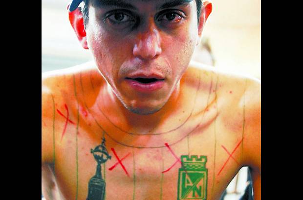 Esteban Vanegas - El amor del hincha es un sentimiento sagrado. Y esa pasi&#243;n por los colores verde y blanco llevaron a Felipe &#193;lvarez Henao a tatuarse la camiseta de su equipo en todo su torso.