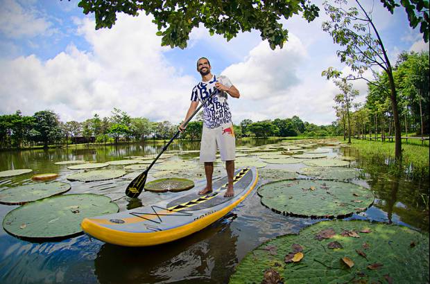 FOTO CORTESIA - COLPRENSA - Duque no s&#243;lo tuvo que lidiar con un clima h&#250;medo, mosquitos, animales peligrosos y lugares inh&#243;spitos, tambi&#233;n con largos recorridos en canoas, el intenso calor de la Amazon&#237;a y una agotadora jornada de saltos.