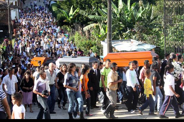 Hern&#225;n Vanegas - La tragedia ocurri&#243; en la vereda La Quiebrita, ubicada a unos 40 minutos del casco urbano de Angostura, norte de Antioquia, tras un aguacero que dur&#243; ocho horas.