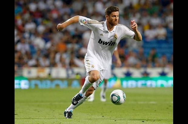 Cortes&#237;a - Xabi Alonso tambi&#233;n hizo m&#233;ritos para pertenecer al once de los mejores del mundo.