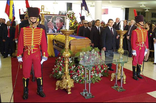 - Maduro indic&#243; que Ch&#225;vez, quien en los &#250;ltimos meses combati&#243; contra un c&#225;ncer por el que fue operado en cuatro ocasiones en Cuba, lo &quot;dej&#243; todo arreglado&quot;.