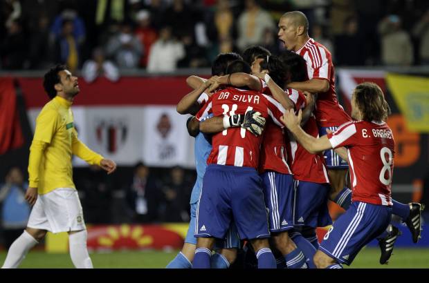 Enrique Marcarian, Reuters - El f&#250;tbol brinda sorpresas. Paraguay, que no ha ganado ning&#250;n partido hasta el momento, est&#225; en semifinales por encima de los l&#237;deres de primera ronda.