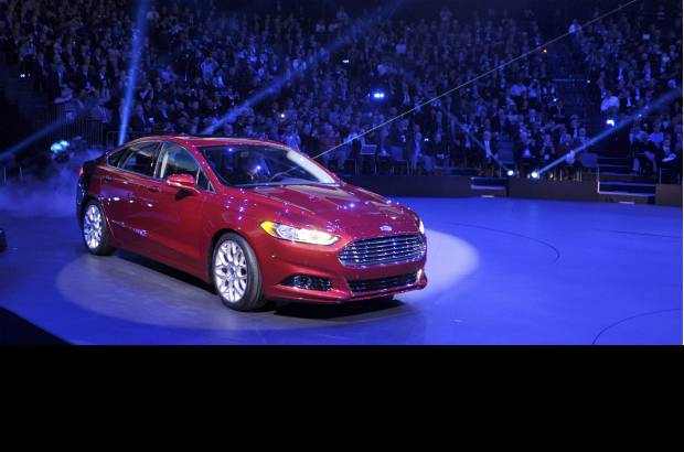 Reuters - Los fabricantes coinciden en que 2012 apunta a seguir siendo a&#241;o de bienes para el motor estadounidense, que en 2009 y 2010 vivi&#243; los peores a&#241;os que se recuerdan en la industria automotriz del pa&#237;s. En la foto el Ford Fusion modelo 2013.