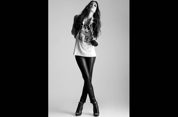 CORTES&#205;A INFORMA MODELS - La modelo paisa Juana Mart&#237;nez, tambi&#233;n de 23 a&#241;os, ya ha desfilado en las pasarelas de todas las ferias de moda que se realizan en Colombia.