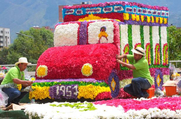 HERN&#193;N VANEGAS - Es la segunda participaci&#243;n de estos colosos en la Feria de las Flores, un proyecto promovido el a&#241;o pasado por el Despacho de la Primera Dama del Municipio y EPM.
