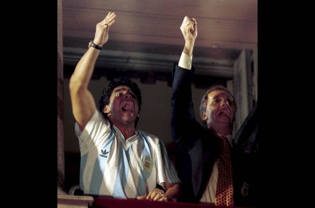 Archivo - Carlos Bilardo y Diego Maradona le dieron un t&#237;tulo Mundial a Argentina en M&#233;xico-86. Hoy no se la llevan bien.