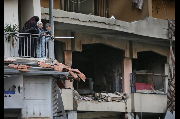 AP - Desastres en la primera semana del año en el Líbano, luego de que un carro bomba explotara en Beirut.