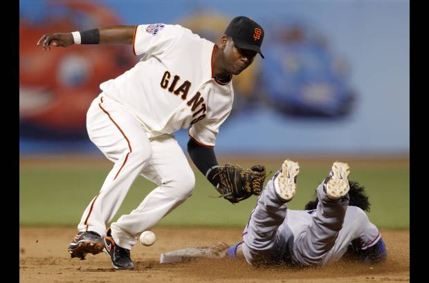 Reuters - Rentería aportó después un sencillo productor de dos carreras dentro de un racimo de siete en el octavo. Fueron sus primeras remolcadas de este octubre. También aportó con el guante en sus manos.