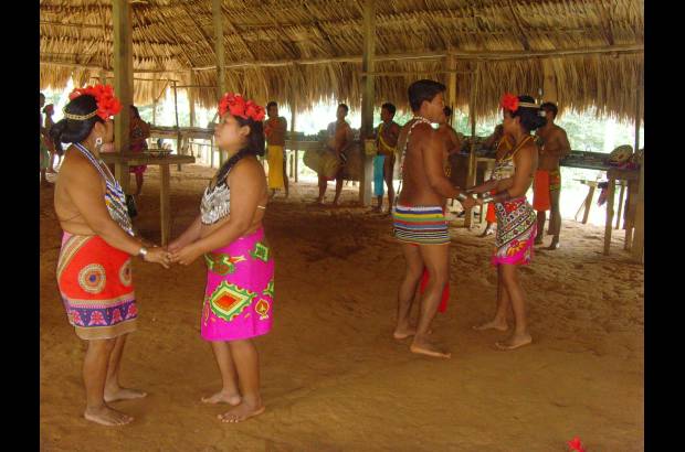 Nelson Matta - Una &#39;rumba&#39; de los Parar&#225; Puru, donde los participantes bailan sin mirarse el rostro.