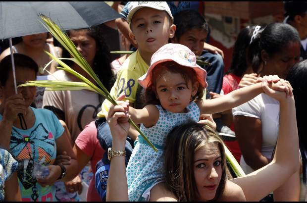 Jaime P&#233;rez - En la parroquia Santuario San Judas Tadeo del barrio Castilla se hizo la bendici&#243;n y la procesi&#243;n de ramos. Cientos de personas asistieron a l acto de qda inicio a la Semana Santa.