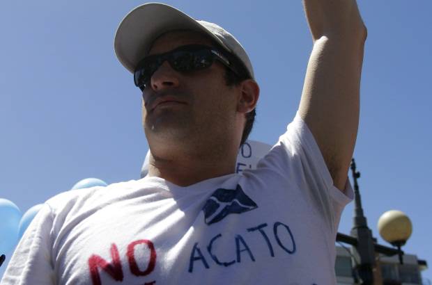 Colprensa - En todos los sitios de concentraci&#243;n de la marcha, los asistentes recogieron firmas para present&#225;rselas al Congreso de la Rep&#250;blica y al Gobierno Nacional para pedirles que se rechace enf&#225;ticamente el fallo de la CIJ.