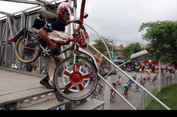 Manuel Saldarriaga - Jos&#233; Ramiro Gil apareci&#243; con su Macana la Andariega, para contarle a sus colegas c&#243;mo se gana la vida.