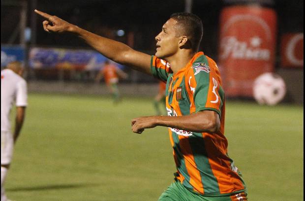 Edwin Bustamante - Envigado se fue en ventaja al mediotiempo, gracias a un gol de Jorge Horacio Serna.