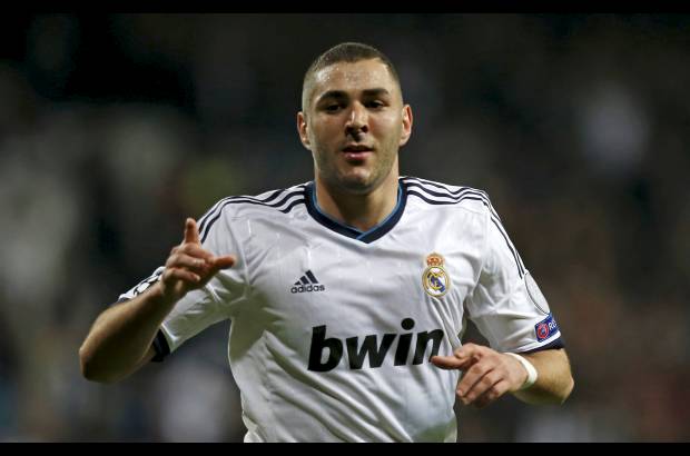 REUTERS - Galatasaray arriesgaba y pag&#243; su osad&#237;a antes de la media hora de juego, cuando un centro de Essien que cay&#243; en los pies de Benzema que no perdon&#243;.