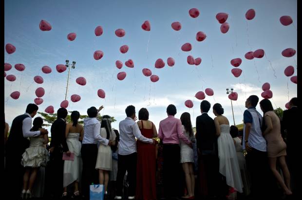 AFP - Boda colectiva el d&#237;a de San Valent&#237;n en Kuala Lumpur, Malasia.