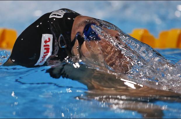 AP - Ryosuke Irie de Jap&#243;n compite en Hombres 100 metros espalda en el Campeonato Mundial de Nataci&#243;n FINA en Barcelona.