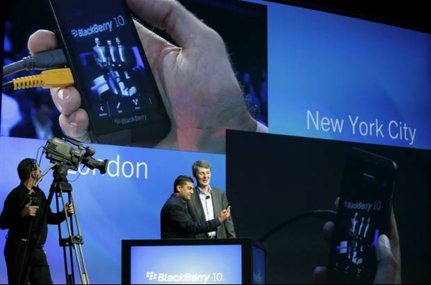 AP - Durante la presentaci&#243;n, Heins introdujo tambi&#233;n el nuevo sistema de videoconferencia de su sistema de mensajer&#237;a instant&#225;nea, BBM, y realiz&#243; una prueba en directo con otro miembro de la compa&#241;&#237;a en Londres.