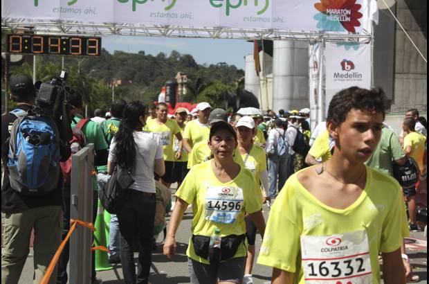 Esteban Jaramillo y Sebastián Salazar - Más de 10 mil competidores se dieron cita en esta histórica cita deportiva que se corría en las modalidades de 5, 10, 21 y 42 kilómetros.