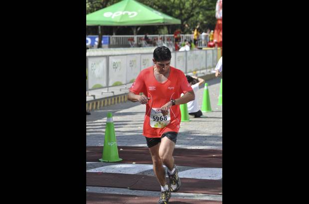 Esteban Jaramillo y Sebasti&#225;n Salazar - M&#225;s de 10 mil competidores se dieron cita en esta hist&#243;rica cita deportiva que se corr&#237;a en las modalidades de 5, 10, 21 y 42 kil&#243;metros.