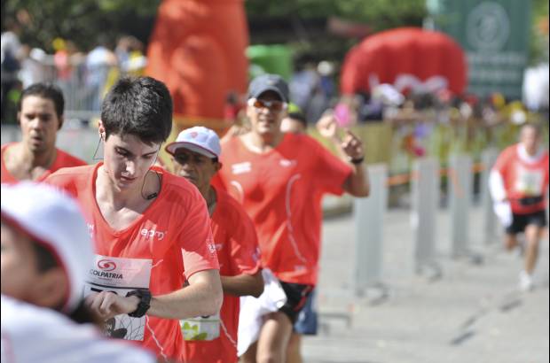 Esteban Jaramillo y Sebasti&#225;n Salazar - M&#225;s de 10 mil competidores se dieron cita en esta hist&#243;rica cita deportiva que se corr&#237;a en las modalidades de 5, 10, 21 y 42 kil&#243;metros.