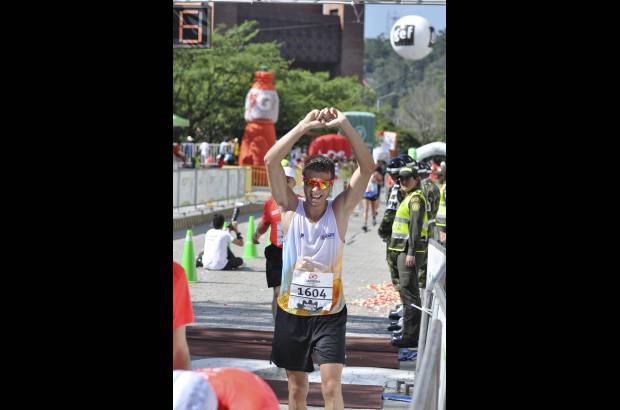 Esteban Jaramillo y Sebasti&#225;n Salazar - M&#225;s de 10 mil competidores se dieron cita en esta hist&#243;rica cita deportiva que se corr&#237;a en las modalidades de 5, 10, 21 y 42 kil&#243;metros.