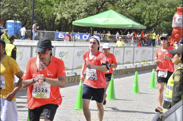 Esteban Jaramillo y Sebasti&#225;n Salazar - M&#225;s de 10 mil competidores se dieron cita en esta hist&#243;rica cita deportiva que se corr&#237;a en las modalidades de 5, 10, 21 y 42 kil&#243;metros.