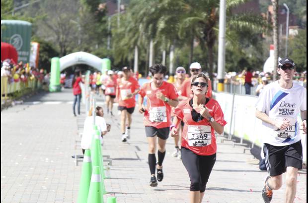 Esteban Jaramillo y Sebasti&#225;n Salazar - M&#225;s de 10 mil competidores se dieron cita en esta hist&#243;rica cita deportiva que se corr&#237;a en las modalidades de 5, 10, 21 y 42 kil&#243;metros.