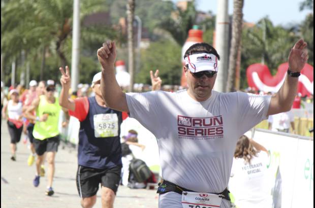 Esteban Jaramillo y Sebasti&#225;n Salazar - M&#225;s de 10 mil competidores se dieron cita en esta hist&#243;rica cita deportiva que se corr&#237;a en las modalidades de 5, 10, 21 y 42 kil&#243;metros.