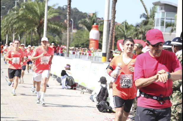 Esteban Jaramillo y Sebasti&#225;n Salazar - M&#225;s de 10 mil competidores se dieron cita en esta hist&#243;rica cita deportiva que se corr&#237;a en las modalidades de 5, 10, 21 y 42 kil&#243;metros.