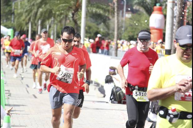 Esteban Jaramillo y Sebasti&#225;n Salazar - M&#225;s de 10 mil competidores se dieron cita en esta hist&#243;rica cita deportiva que se corr&#237;a en las modalidades de 5, 10, 21 y 42 kil&#243;metros.