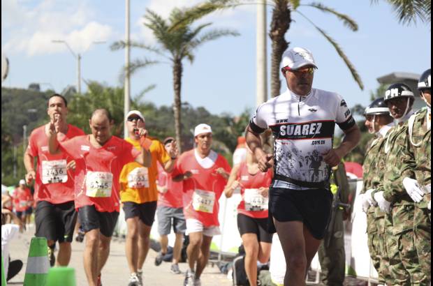 Esteban Jaramillo y Sebasti&#225;n Salazar - M&#225;s de 10 mil competidores se dieron cita en esta hist&#243;rica cita deportiva que se corr&#237;a en las modalidades de 5, 10, 21 y 42 kil&#243;metros.