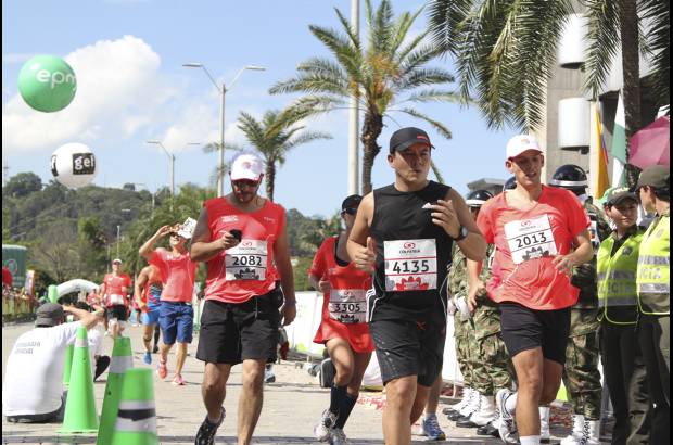 Esteban Jaramillo y Sebasti&#225;n Salazar - M&#225;s de 10 mil competidores se dieron cita en esta hist&#243;rica cita deportiva que se corr&#237;a en las modalidades de 5, 10, 21 y 42 kil&#243;metros.