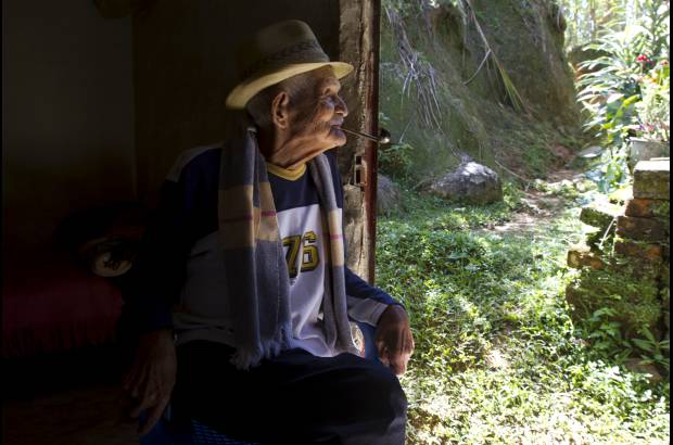 Esteban Vanegas - En su casa de La Pe&#241;a, en lo alto de la monta&#241;a, el viejo de 114 a&#241;os evoca sus haza&#241;as de joven.