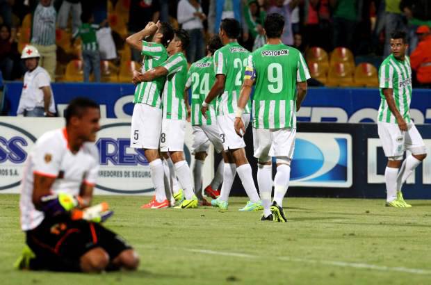 Por Juan Antonio Sánchez - Nacional impuso su dominio frente al Envigado y lo venció anoche por 2-1 en el Atanasio Girardot, para asegurar su casilla en las semifinales de la Liga Postobón-1.