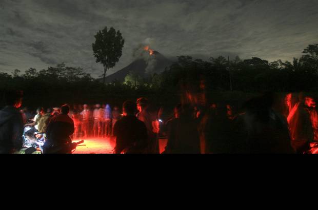 AP - El volc&#225;n Merapi est&#225; ubicado cerca de Yogyakarta en la isla de Java.