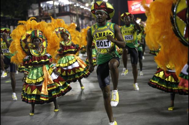 AP - En el Carnaval de Río de Janeiro se destaca el espíritu festivo de Brasil