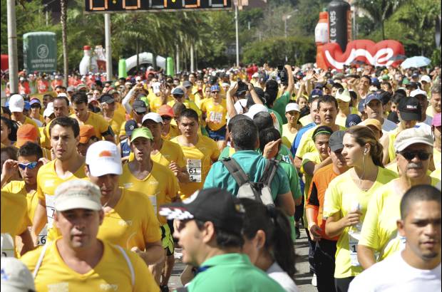 Esteban Jaramillo y Sebastián Salazar - Más de 10 mil competidores se dieron cita en esta histórica cita deportiva que se corría en las modalidades de 5, 10, 21 y 42 kilómetros