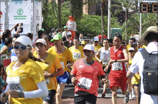 Esteban Jaramillo y Sebastián Salazar - Más de 10 mil competidores se dieron cita en esta histórica cita deportiva que se corría en las modalidades de 5, 10, 21 y 42 kilómetros