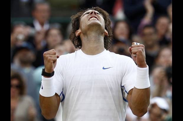 Reuters - Rafael Nadal se apunt&#243; su decimonoveno triunfo consecutivo en el All England Club y se meti&#243; en las semifinales, en las que se enfrentar&#225; a Andy Murray, esperanza de los brit&#225;nicos.