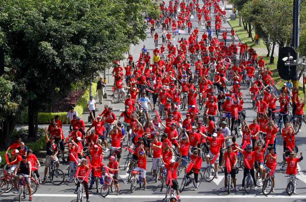 Donaldo Zuluaga - Cerca de 1.500 hinchas del Independiente Medell&#237;n rodaron por algunas v&#237;as de la ciudad, con motivo del ciclopaseo que organiz&#243; el club este domingo con motivo de la celebraci&#243;n del centenario.