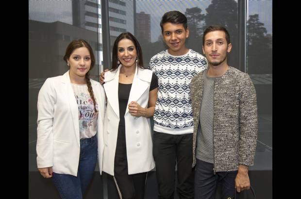 Edwin Bustamante - Katerina Kokinaki, Kevin L&#243;pez y Andr&#233;s Escobar junto a la invitada Kika Rocha.