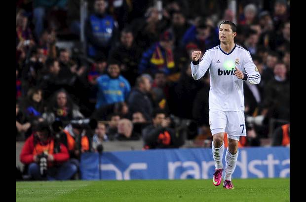 - Ronaldo llega como la principal figura del club blanco.